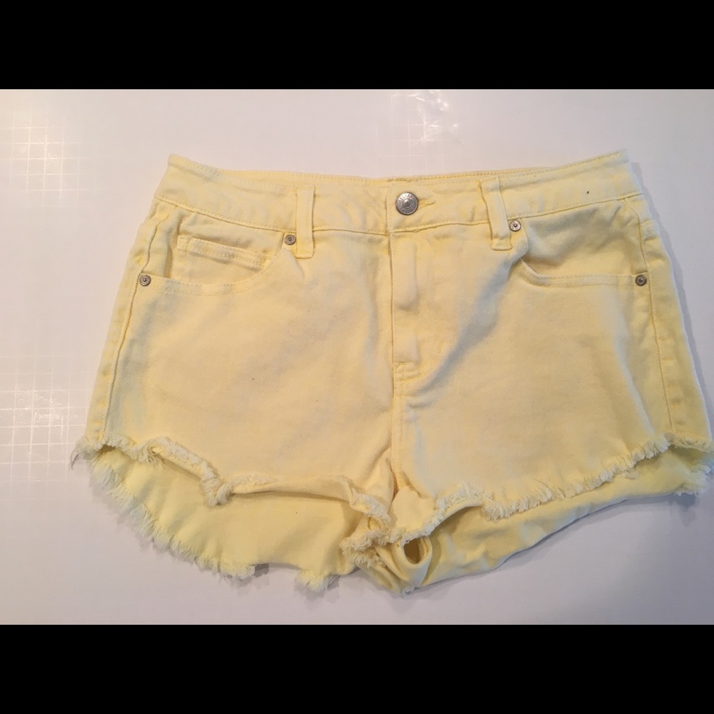 Cute yellow denim cutoffs!